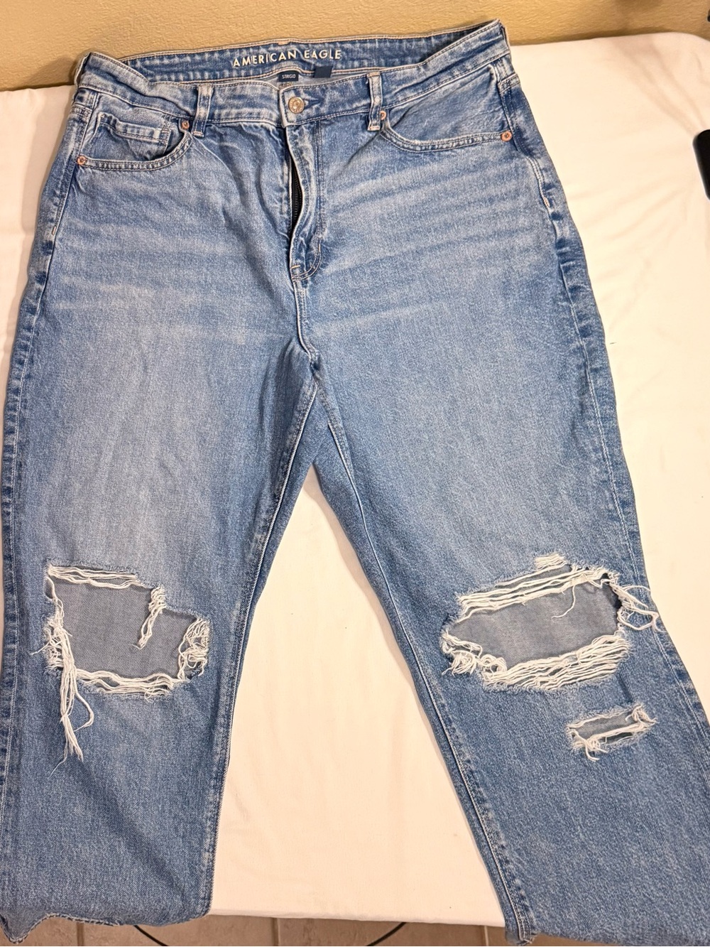 American Eagle Outfitters Light Blue Women's Straight Leg Ripped Jeans